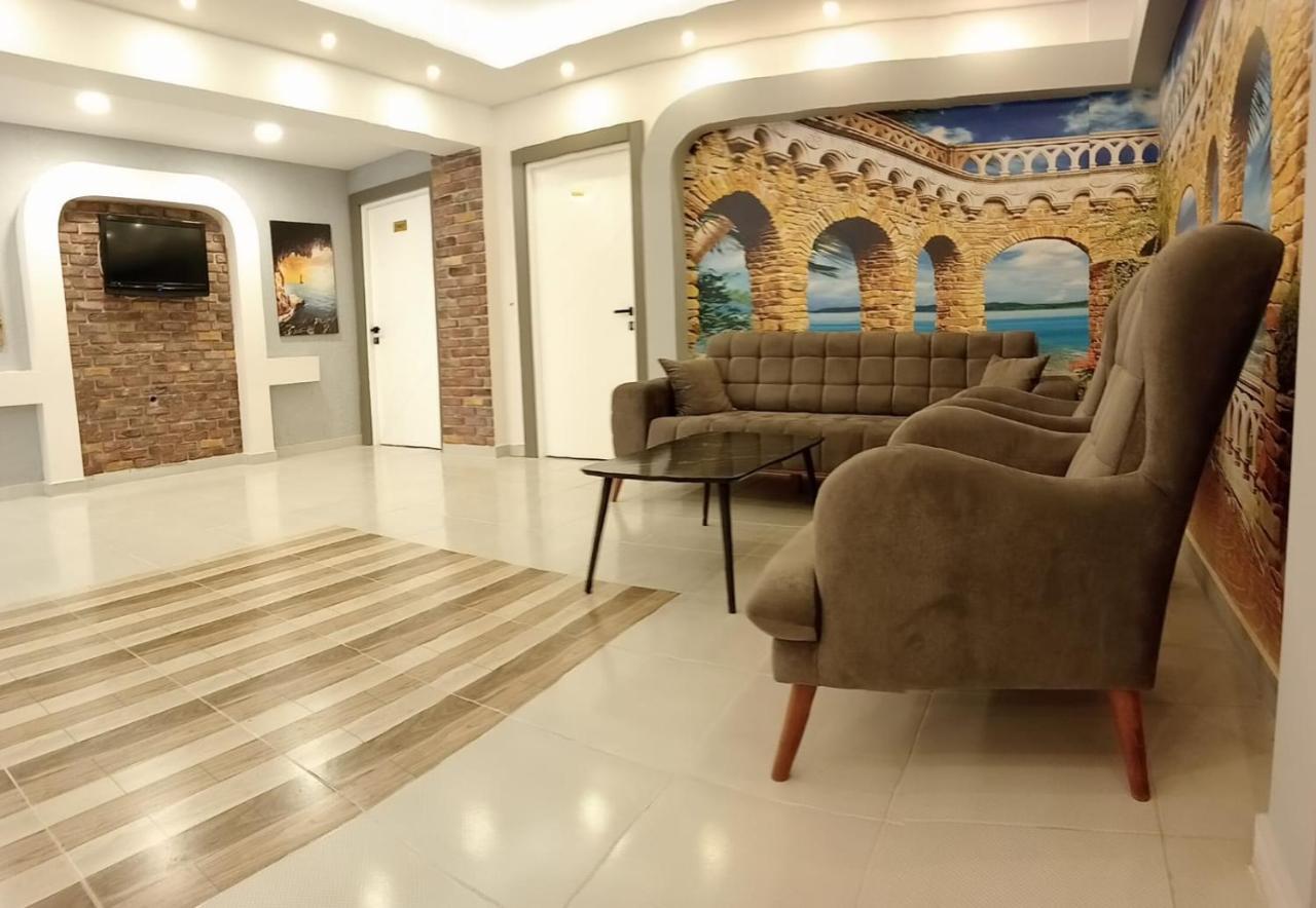Leon Oda ve Kahvaltı