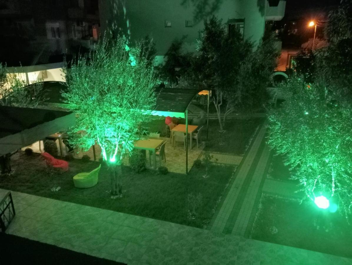 Leon Oda ve Kahvaltı